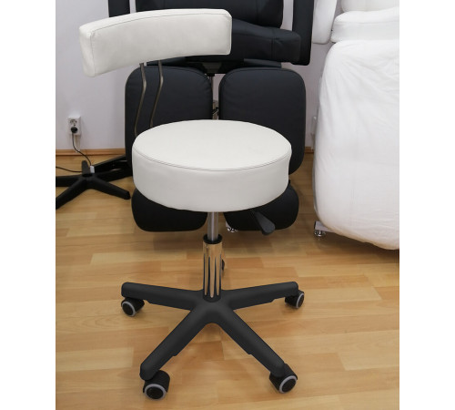 Стул мастера «Монро» на черном пластмассовом каркасе